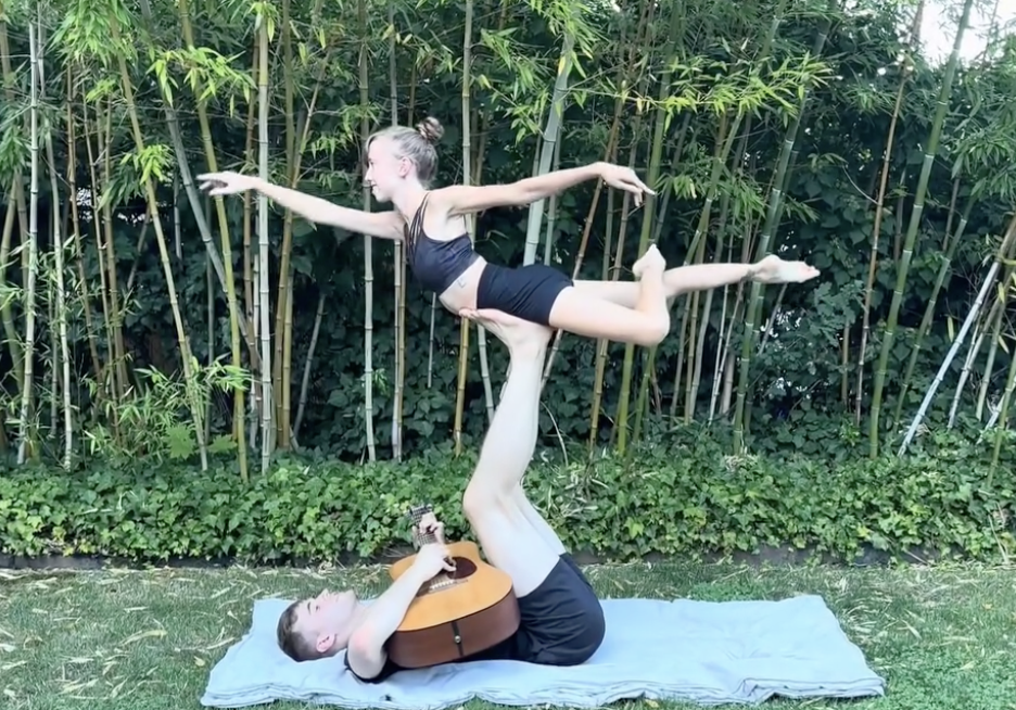 Outdoor acroyoga
