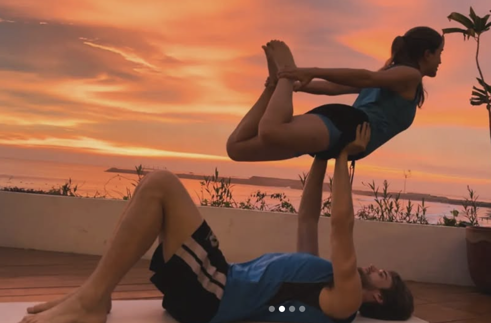 Sunset acroyoga